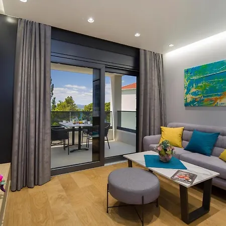 Apartman Awesome In With House Sea View Promajna
