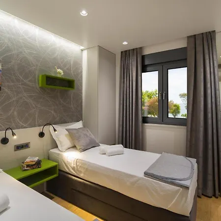 Awesome In With House Sea View Promajna