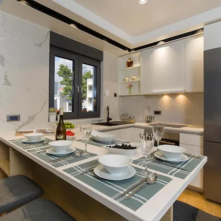 Apartman Awesome In With House Sea View Promajna