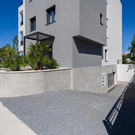 Awesome In With House Sea View Apartman *