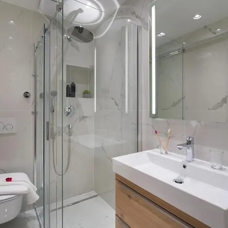 Apartman Awesome In With House Sea View Promajna