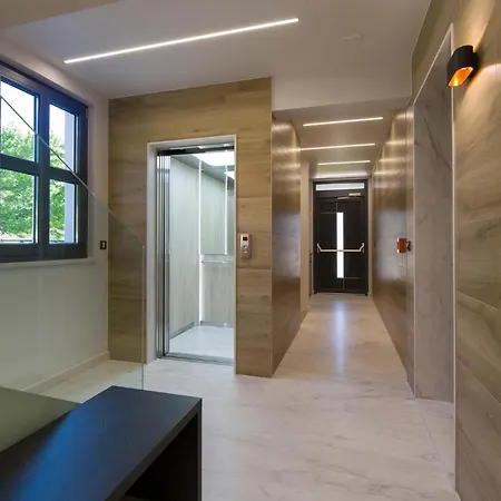 Apartman Awesome In With House Sea View